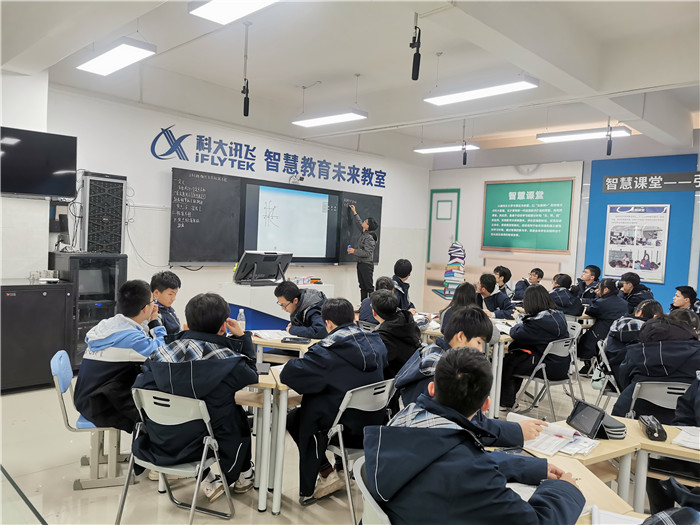 高二級(jí)部：同課異構(gòu)締結(jié)友誼、教研興校開拓天地(圖2)