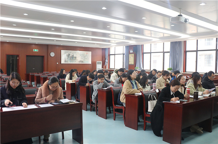 辦公室：嚴(yán)以治校見者遠  多樣宣傳聞?wù)哒?圖6)