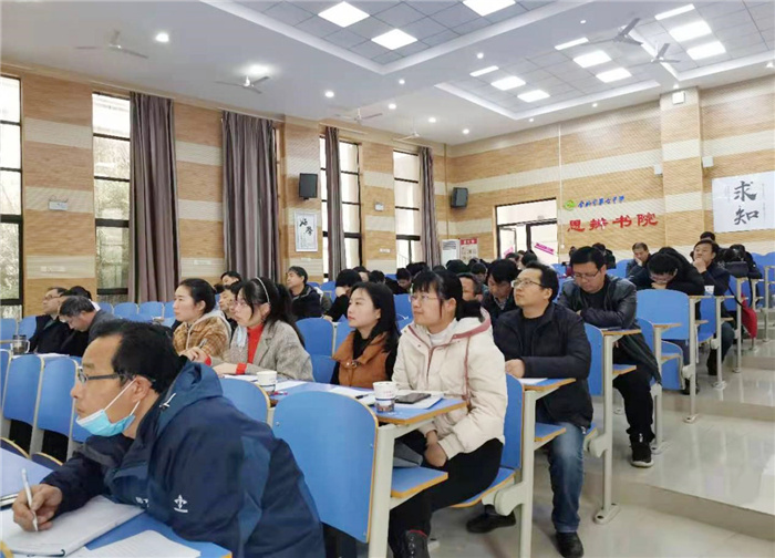 高一級(jí)部：推進(jìn)數(shù)學(xué)新課程開(kāi)展，落實(shí)培訓(xùn)新教材實(shí)施(圖2)