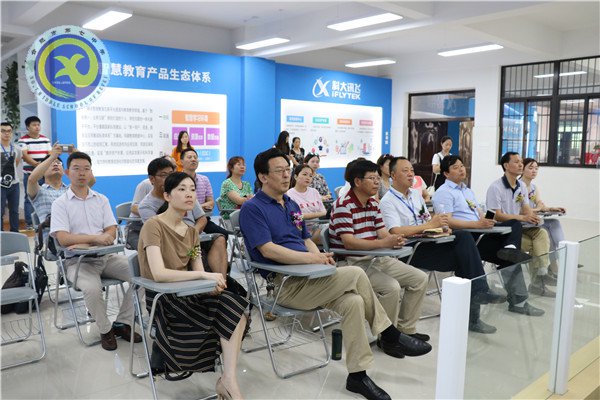 合肥七中與科大訊飛建立示范校合作，全國首個“智慧教育未來教室”落成(圖10)