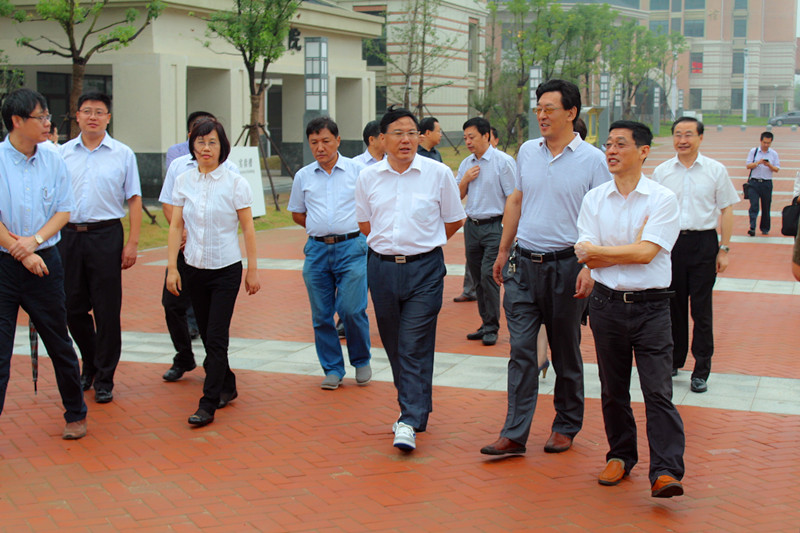 省委常委、市委書記吳存榮調(diào)研合肥七中新校(圖2)