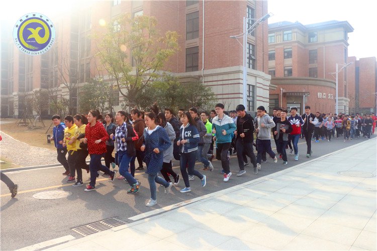 因?yàn)橛心?，一路陽?圖5)