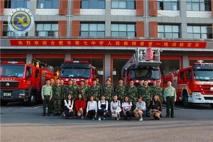  軍民魚(yú)水情，歡樂(lè)慶佳節(jié)(圖1)