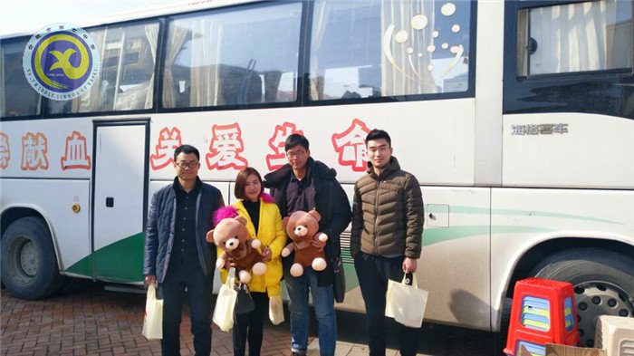 獻(xiàn)血車開進(jìn)校園，愛心溢滿人間(圖10)