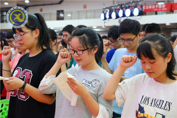 有你同行，風(fēng)雨無阻；斗志昂揚(yáng)，擁抱彩虹(圖13)