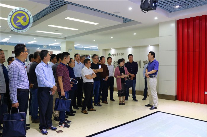 安徽省第51期高（完）中校長任職資格培訓(xùn)班蒞臨我?？疾熘笇?dǎo)(圖2)