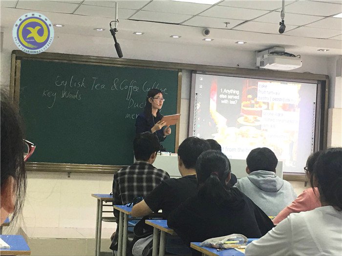 匯報課堂現(xiàn)曙光，青年教師鑄希望(圖1)