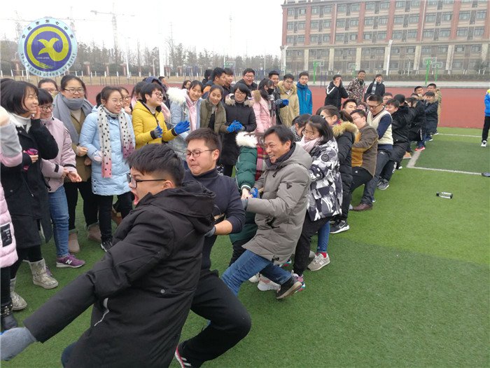 凝心聚力拔河賽，辭舊迎新戰(zhàn)高三(圖3)