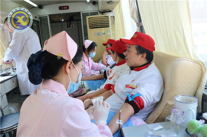 愛心獻(xiàn)血車進(jìn)校園 熱血匯聚生命長河(圖7)
