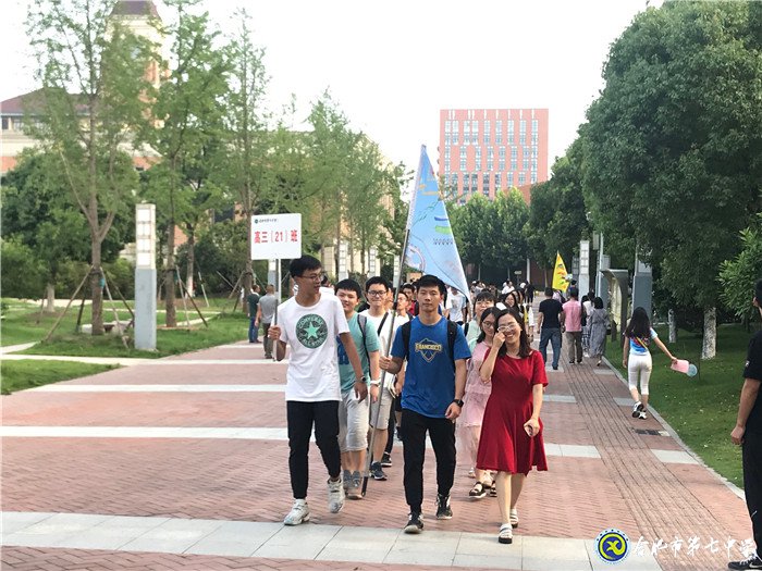挺胸闊步，邁入新征途(圖1)