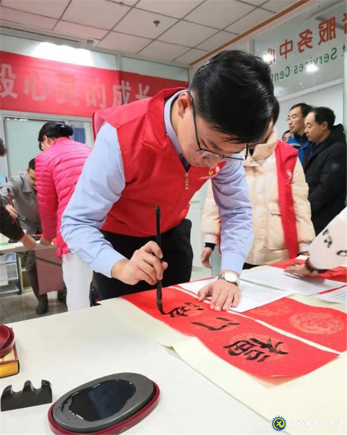 迎新春，賀新年，七中學(xué)子歡至科大附屬醫(yī)院寫春聯(lián)(圖2)