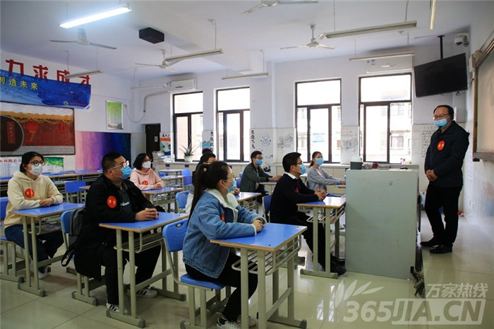 萬家熱線：千余名學(xué)子將這樣報(bào)到、上課 直擊合肥七中“開學(xué)”演練現(xiàn)場(chǎng)(圖5)