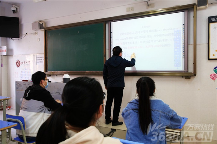 萬家熱線：千余名學(xué)子將這樣報(bào)到、上課 直擊合肥七中“開學(xué)”演練現(xiàn)場(chǎng)(圖6)
