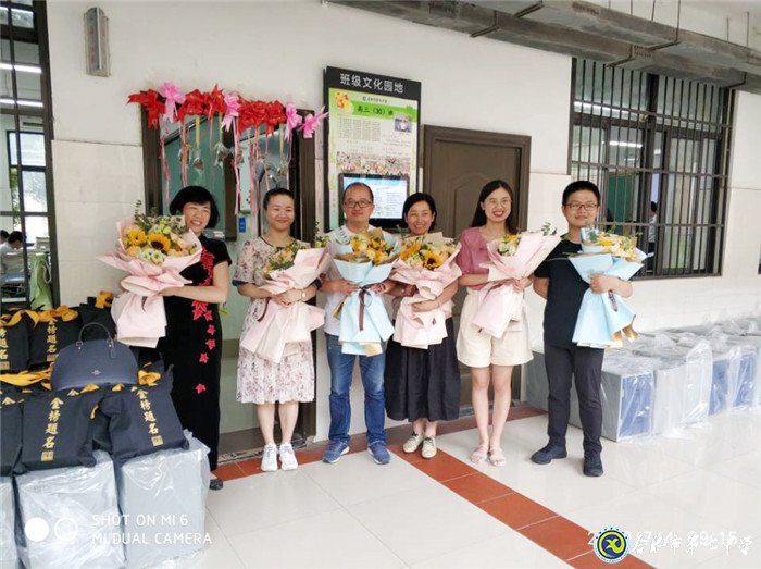 莘莘學(xué)子亮劍高考，多彩祝福滋潤(rùn)心田(圖5)