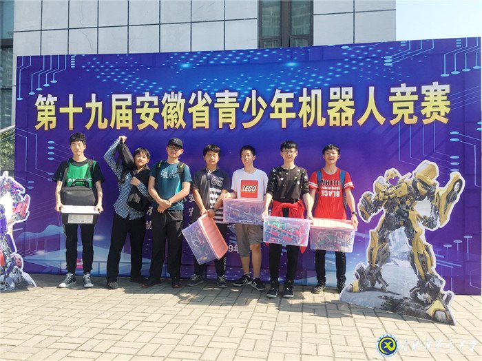 合肥日?qǐng)?bào)：科技與人文并舉 創(chuàng)新與特色共融 前進(jìn)中的合肥市第七中學(xué)奮勇爭先(圖1)