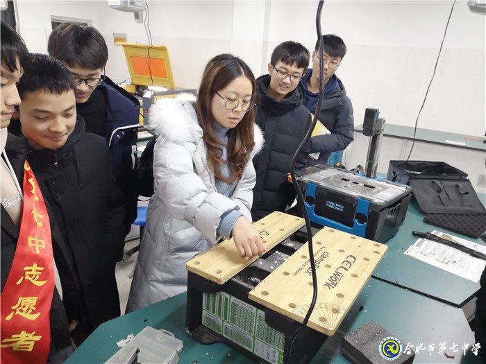 合肥日?qǐng)?bào)：科技與人文并舉 創(chuàng)新與特色共融 前進(jìn)中的合肥市第七中學(xué)奮勇爭先(圖5)