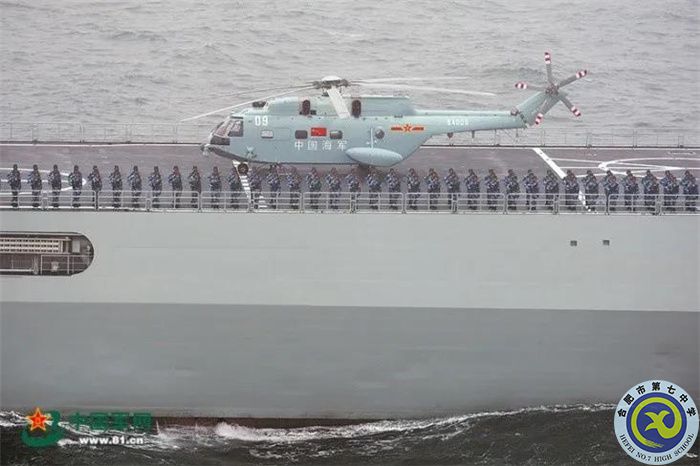 △人民海軍成立70周年海上閱兵，海軍陸戰(zhàn)隊官兵整齊列隊，接受檢閱.jpg