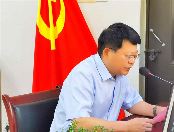 鄧校通過廣播為高三學子壯行講話.jpg