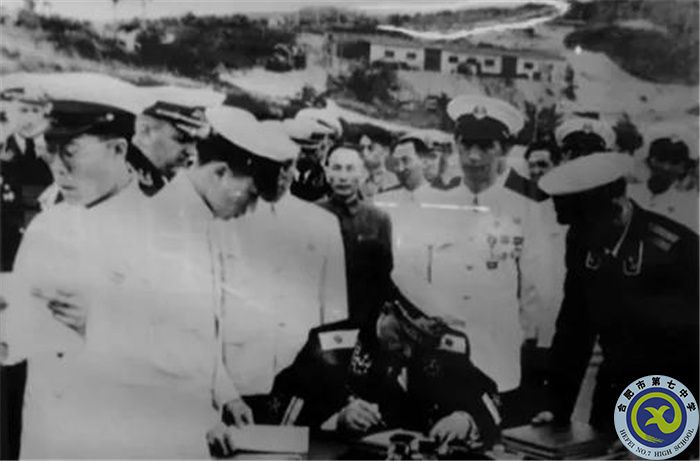 △1954年6月，蘇聯(lián)交付潛艇的簽字儀式.jpg