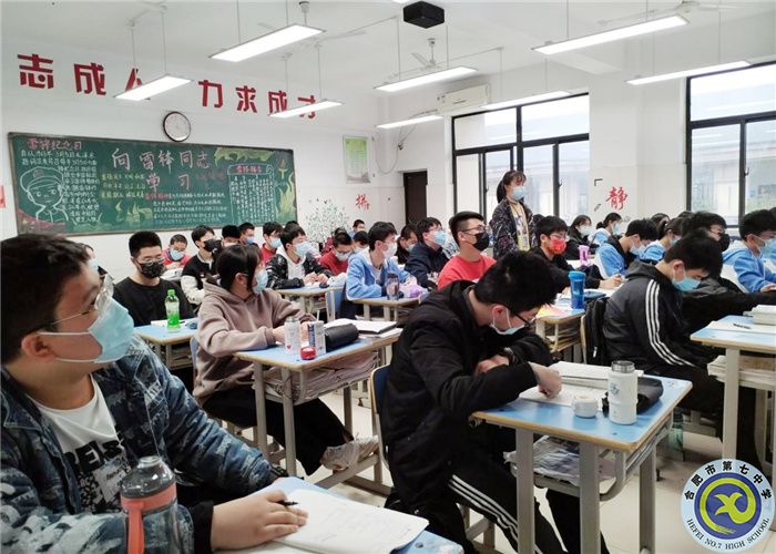師徒齊協(xié)力，班會(huì)展風(fēng)采(圖1)