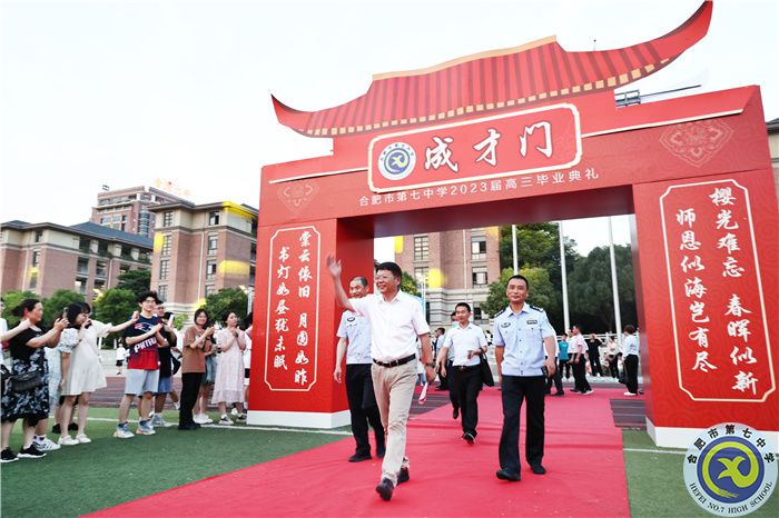在星空與燈火間，我們揮手告別并終將再見(圖1)