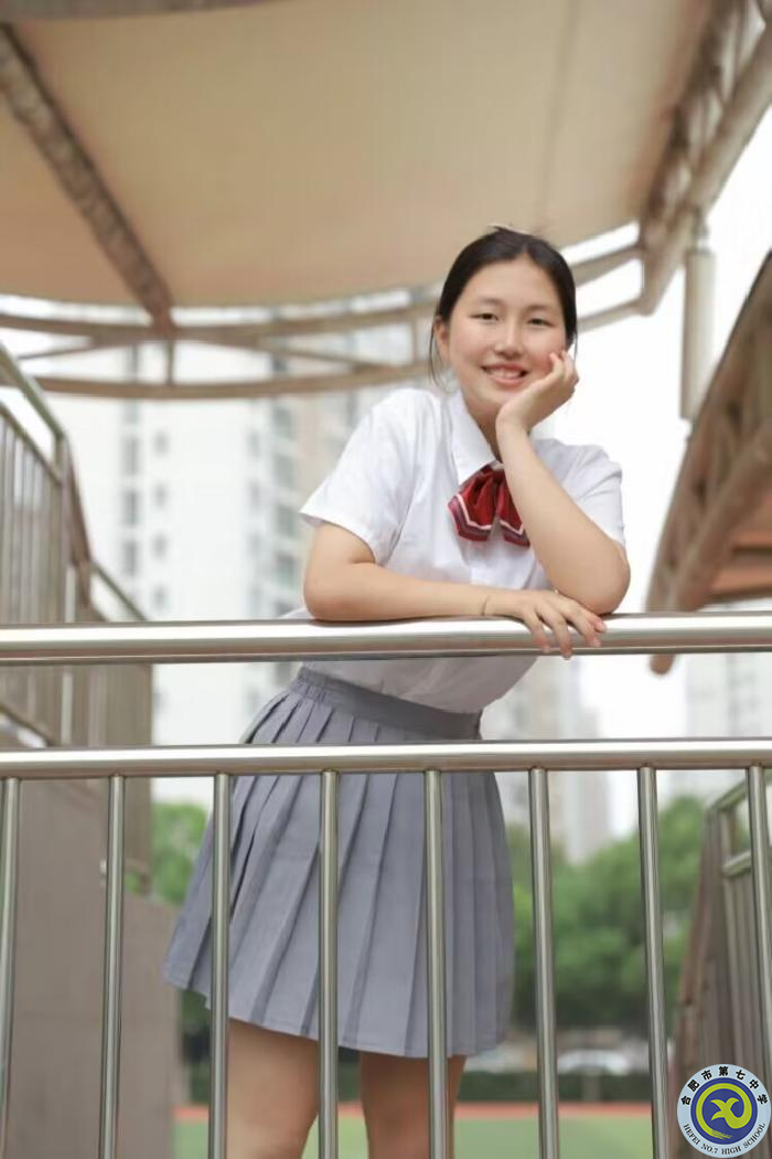 孫佳妮，四十八中望湖.png