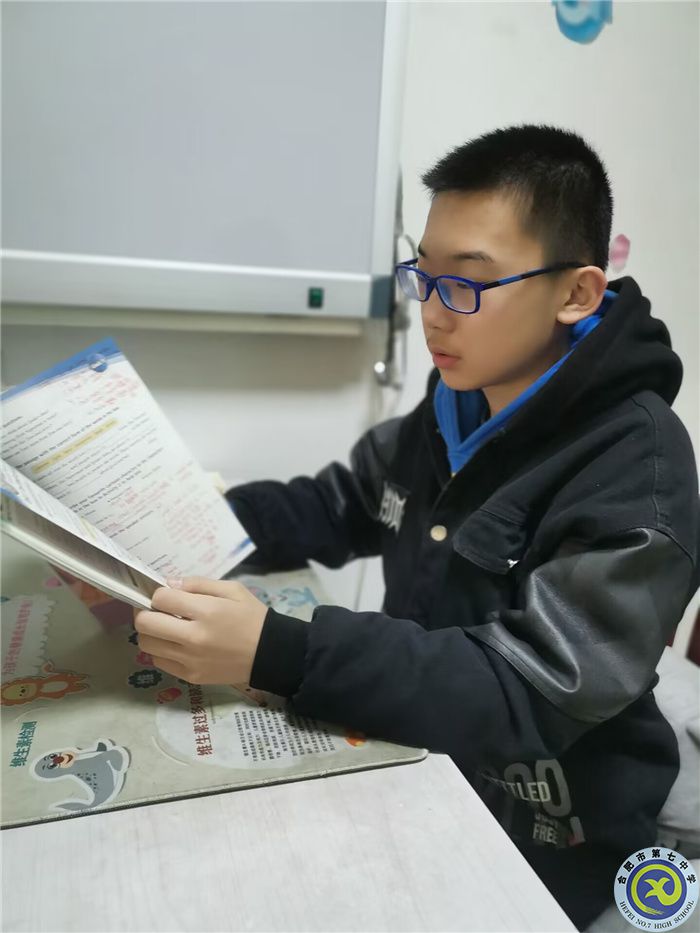 梁卓然，壽春中學.jpg
