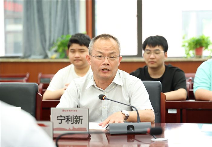再獲高?！斑M一步”認可！安徽師范大學向合肥七中授牌“優(yōu)質(zhì)生源基地”(圖3)