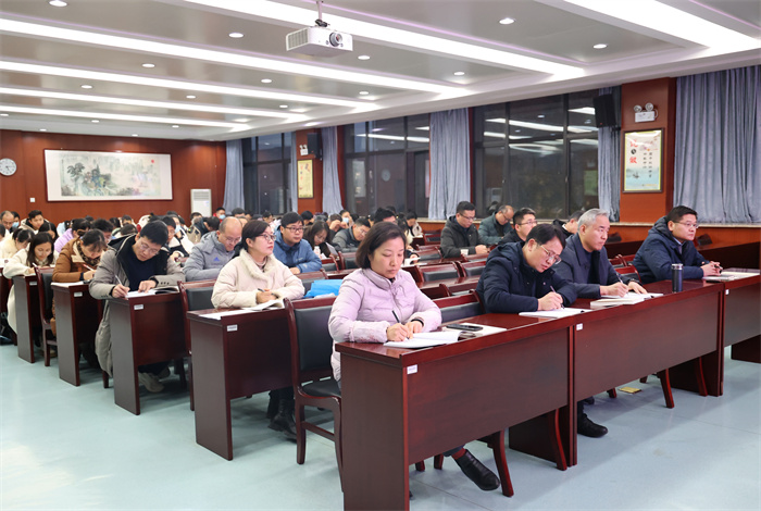 黨委書記上黨課：學(xué)習(xí)貫徹二十屆三中全會精神，深化教育綜合改革(圖2)