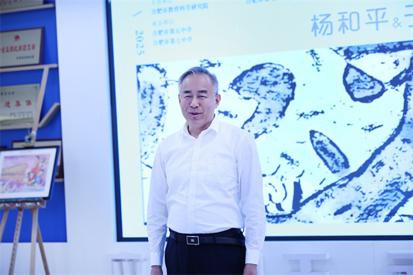“等待花開(kāi)——楊和平、于澎版畫(huà)作品巡展”在合肥七中盛大開(kāi)幕(圖4)
