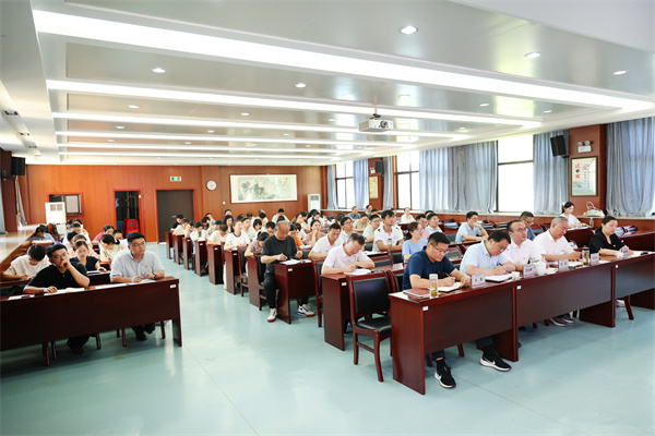 合肥七中召開全體黨員大會暨深入貫徹中央八項規(guī)定精神學(xué)習(xí)教育講座(圖4)